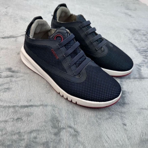 Geox youth US size 2 Excellent condition - Picture 8 of 9